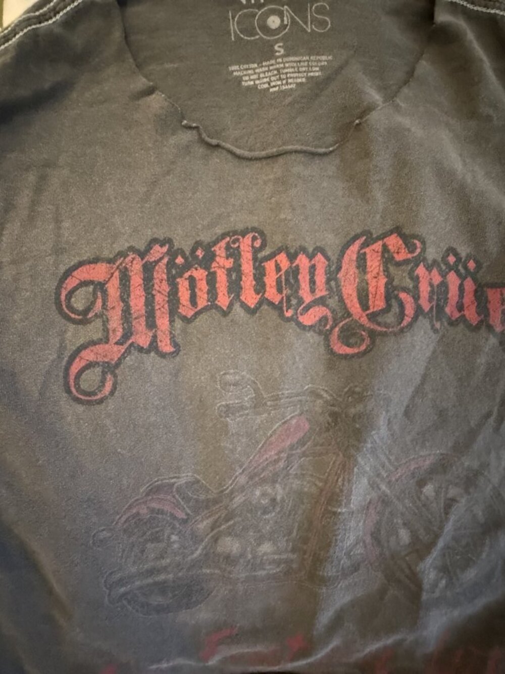 Mötley Crüe Gray Graphic Tee — S